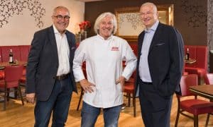 Kulinarische Kooperation: Toques d’Or Chef Bernhard Reiser kocht im Würzburger Modehaus Götz