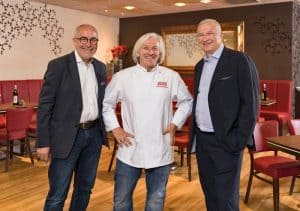 Kulinarische Kooperation: Toques d’Or Chef Bernhard Reiser kocht im Würzburger Modehaus Götz