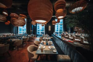 Innenansicht Restaurant Mbassy by Frank‘s im Andresaviertel